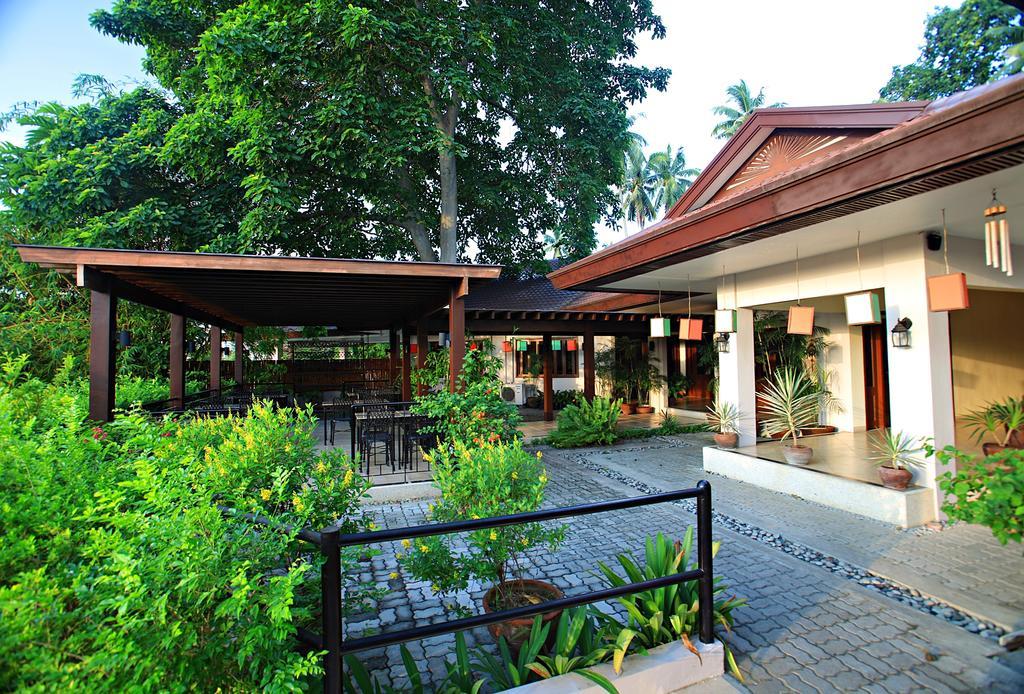 Hotel Tropika Davao Luaran gambar
