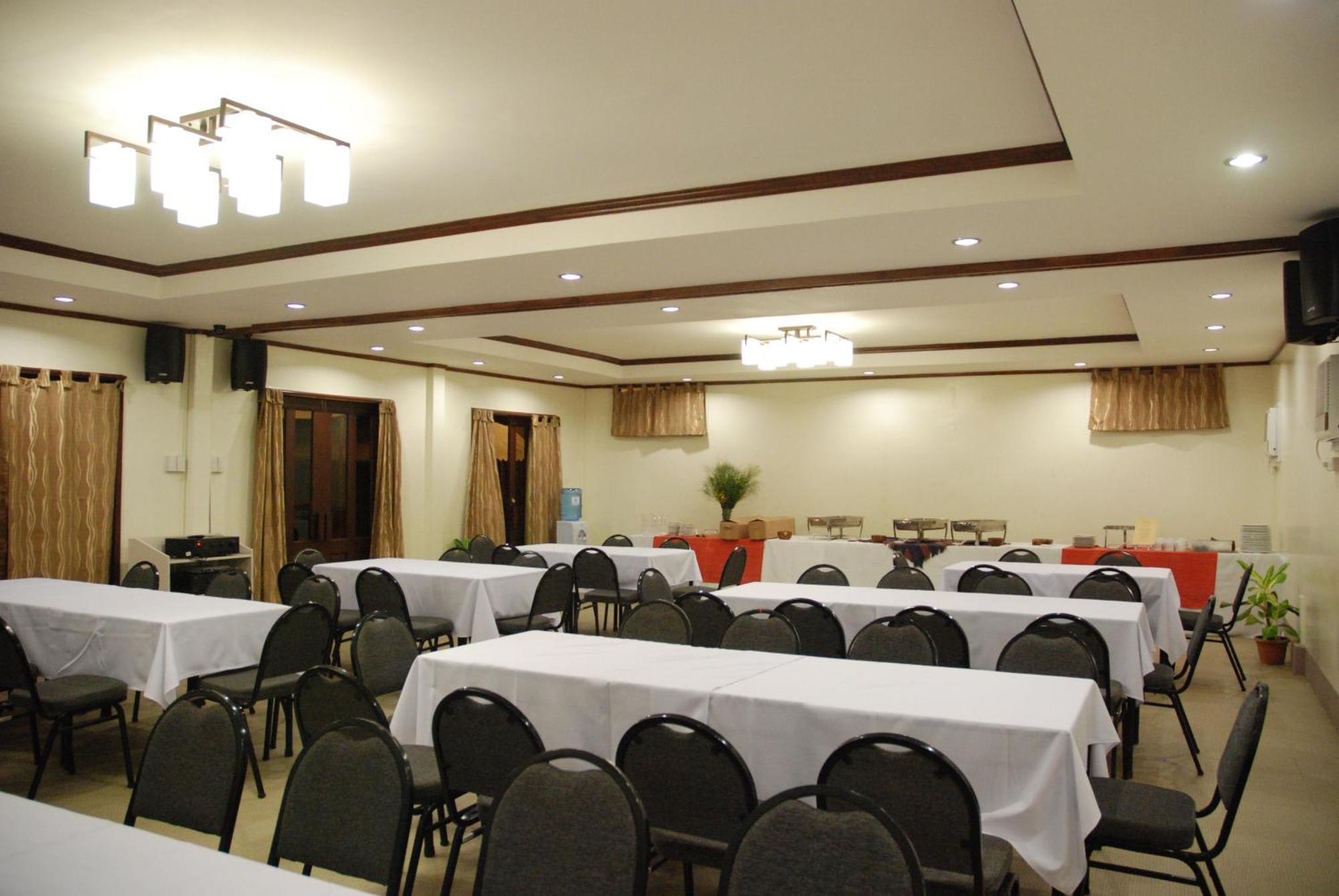 Hotel Tropika Davao Luaran gambar