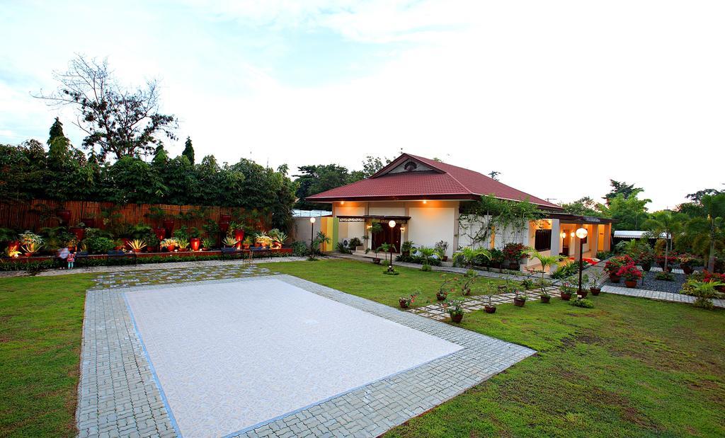 Hotel Tropika Davao Luaran gambar