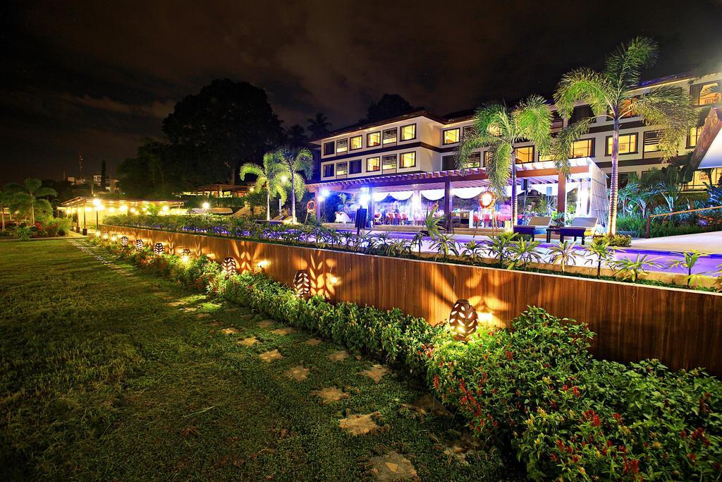 Hotel Tropika Davao Luaran gambar