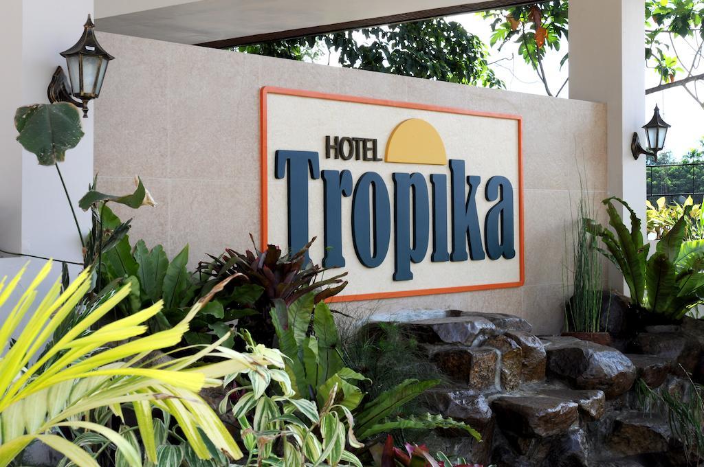 Hotel Tropika Davao Luaran gambar