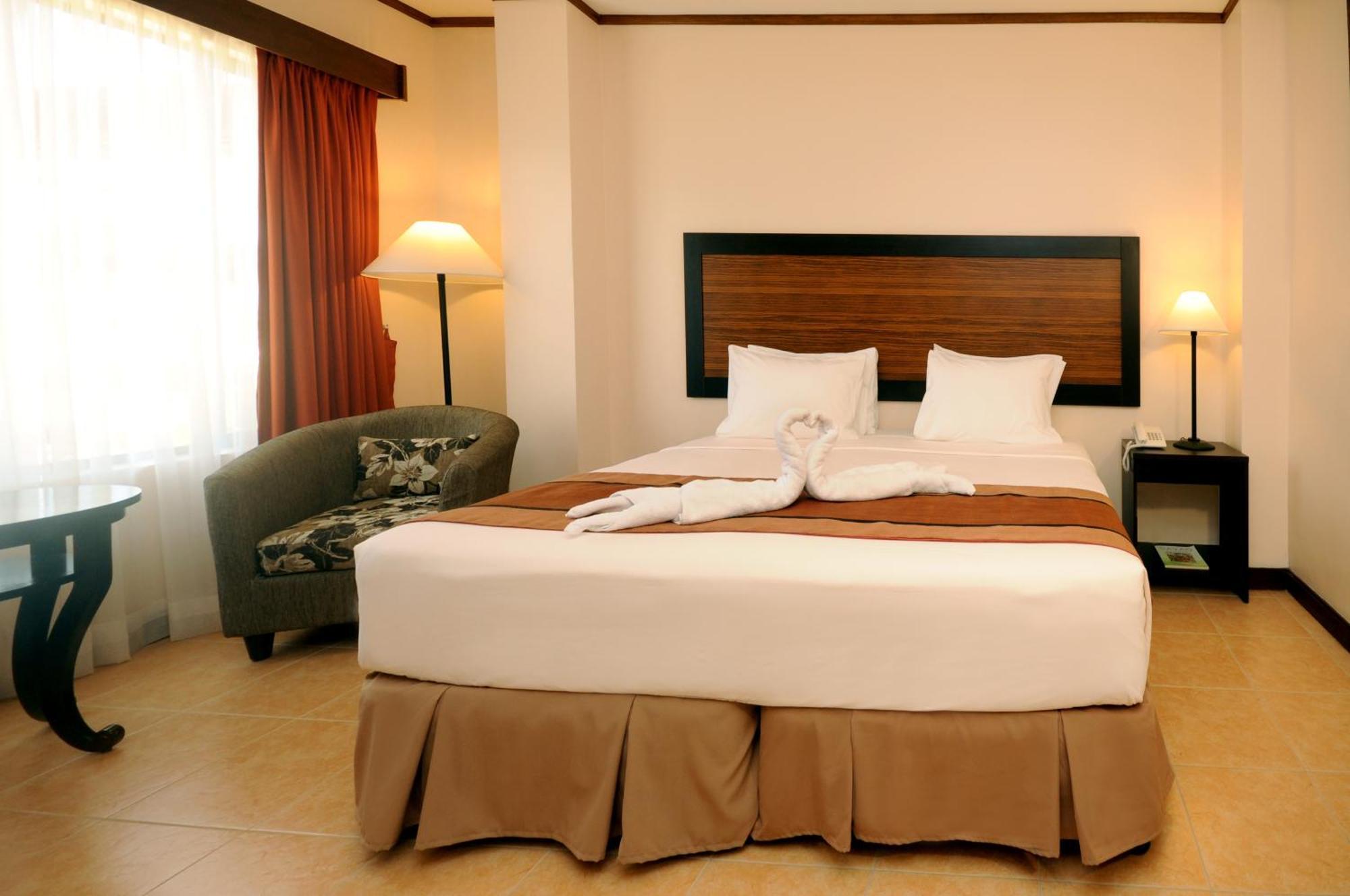Hotel Tropika Davao Luaran gambar