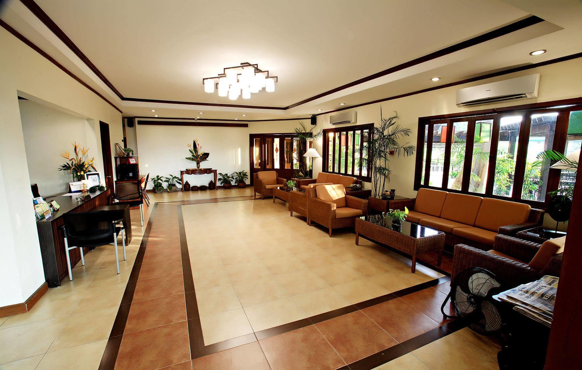 Hotel Tropika Davao Luaran gambar