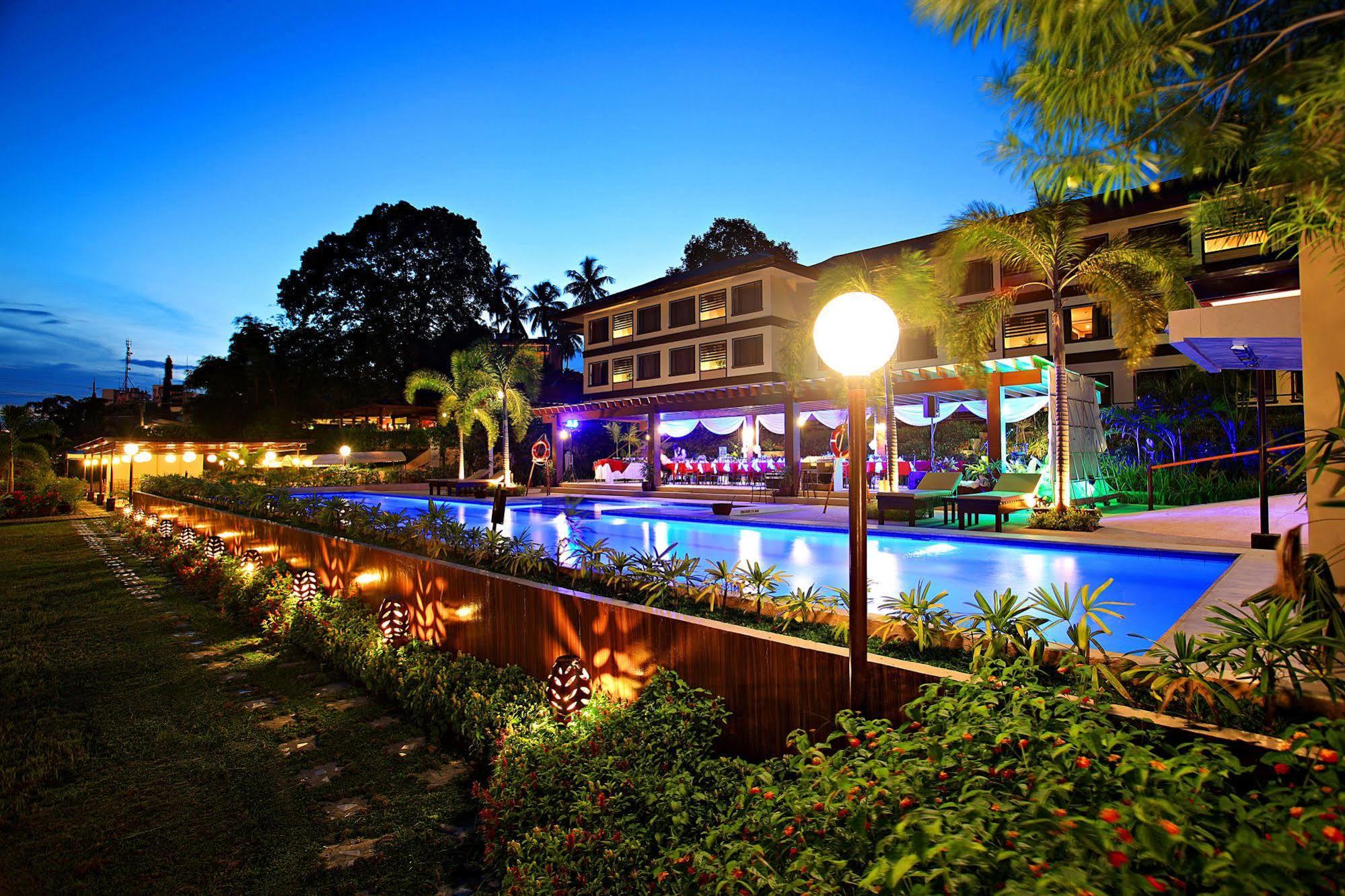 Hotel Tropika Davao Luaran gambar