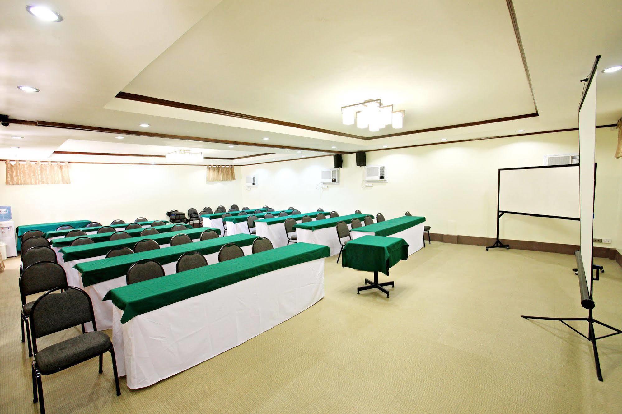 Hotel Tropika Davao Luaran gambar