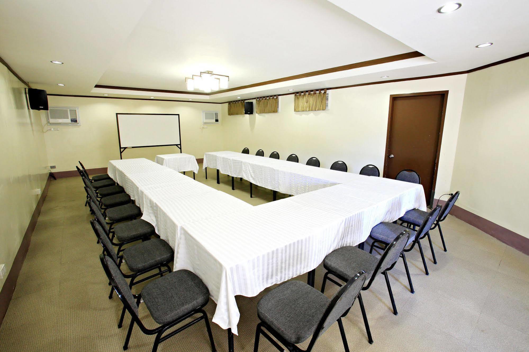 Hotel Tropika Davao Luaran gambar