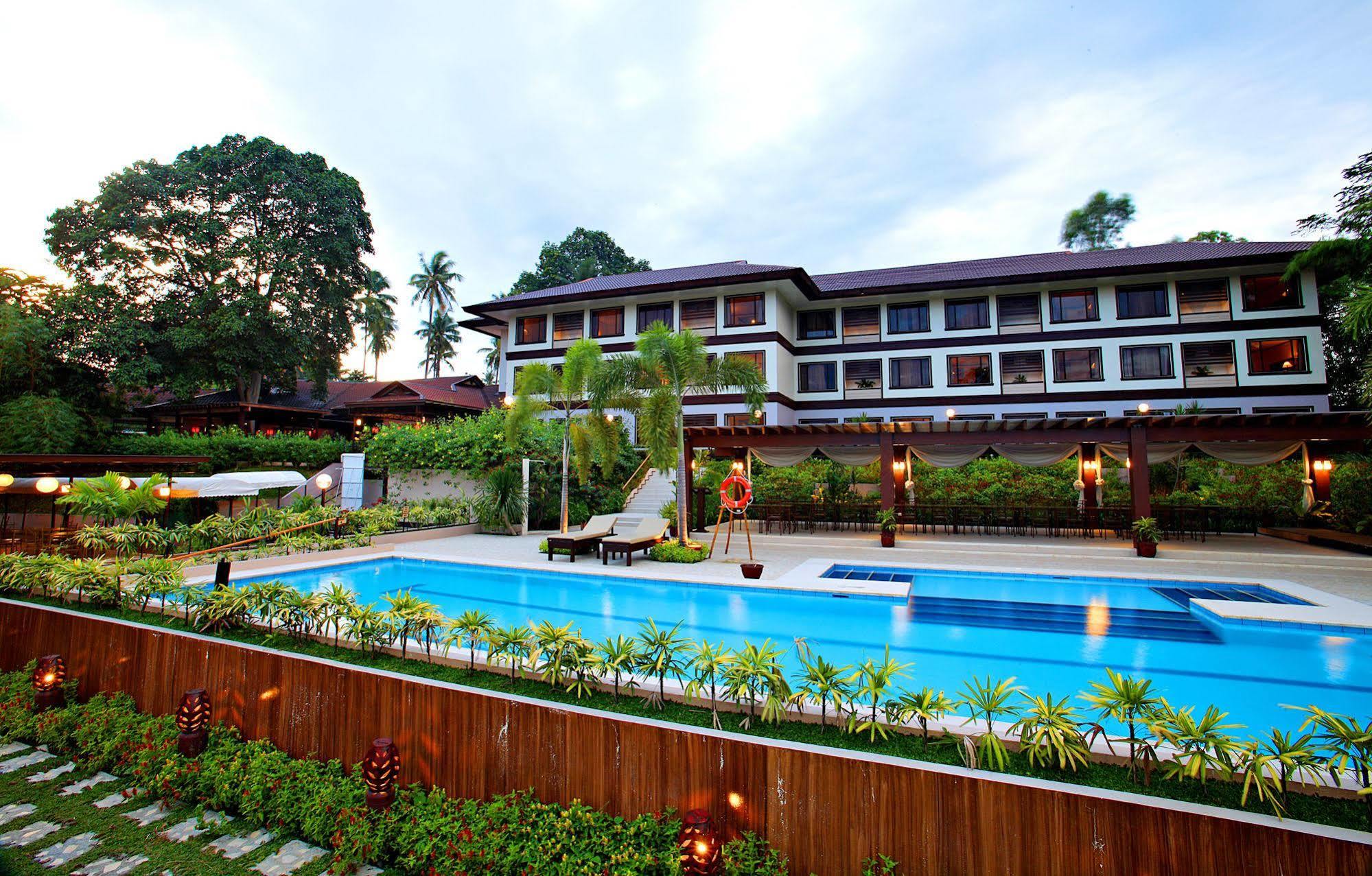 Hotel Tropika Davao Luaran gambar