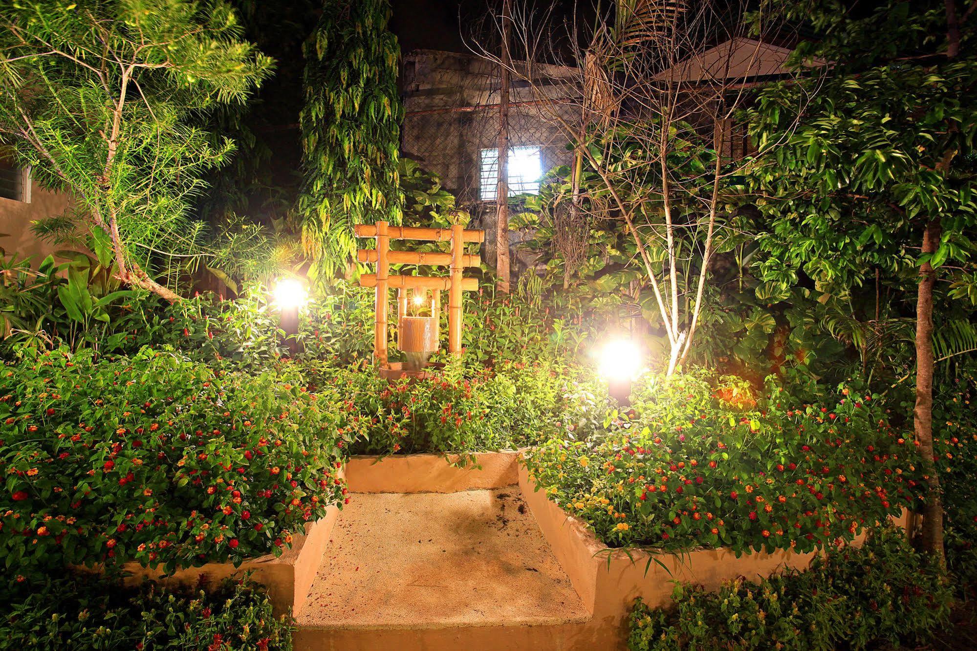 Hotel Tropika Davao Luaran gambar