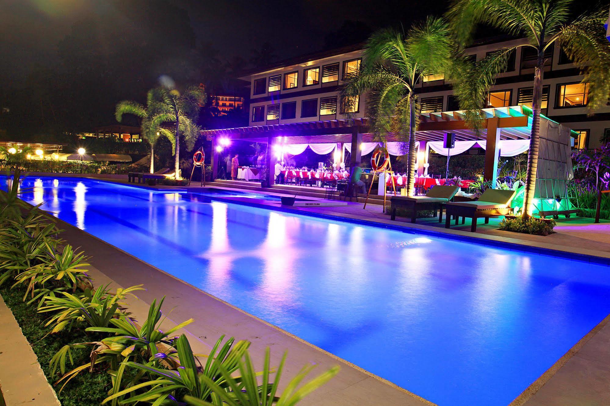 Hotel Tropika Davao Luaran gambar