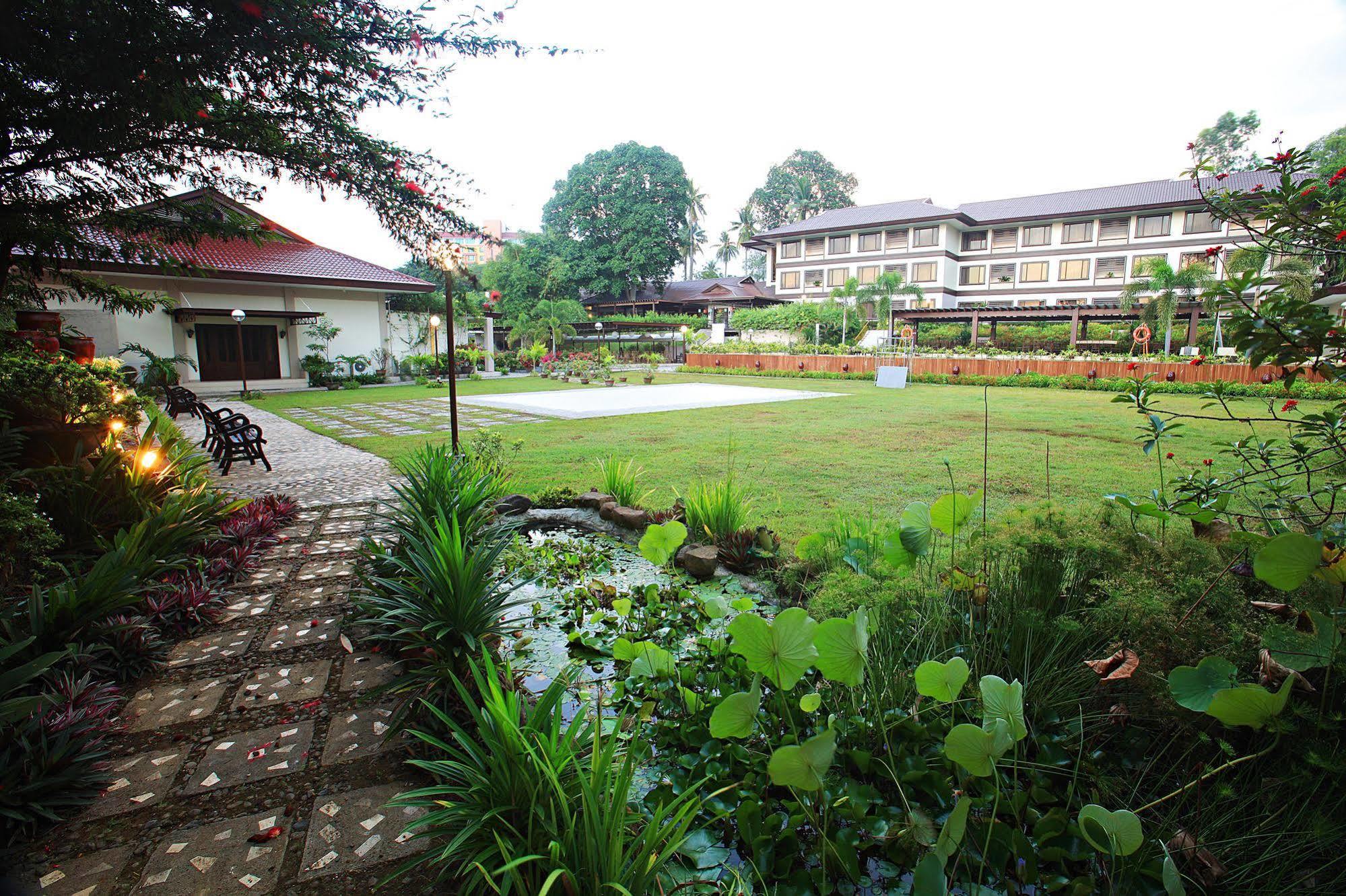 Hotel Tropika Davao Luaran gambar