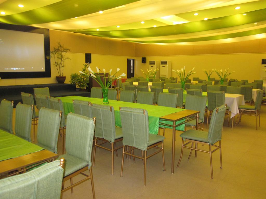 Hotel Tropika Davao Luaran gambar