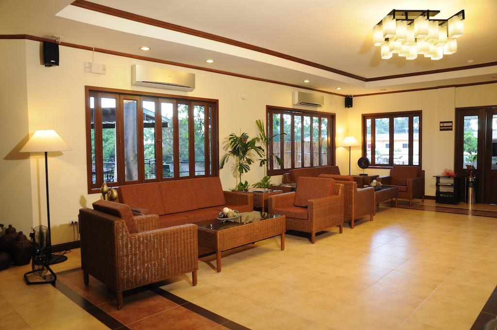 Hotel Tropika Davao Luaran gambar